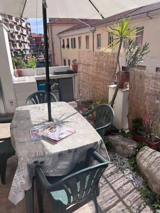 La Casa Del Sole Villa อิมเปรีอา ภายนอก รูปภาพ